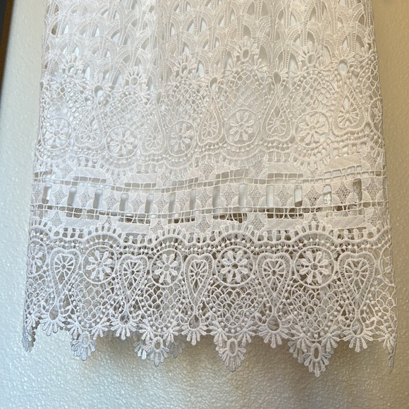 Womens White Crochet Lace V-neck Lace-up Sheath Dress - Picture 5 of 13